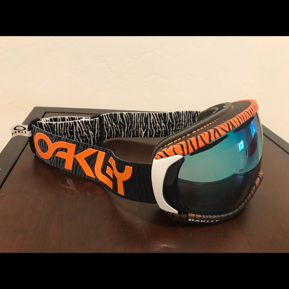 Oakley ski/snowboard goggles